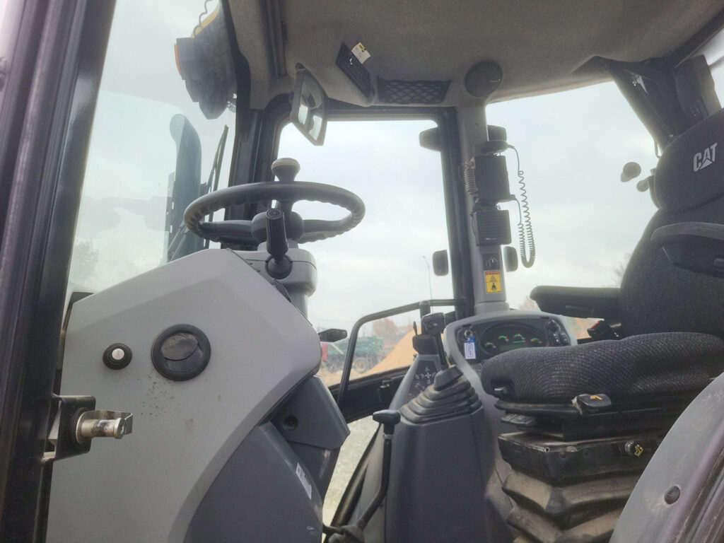 2018 Caterpillar 420F2