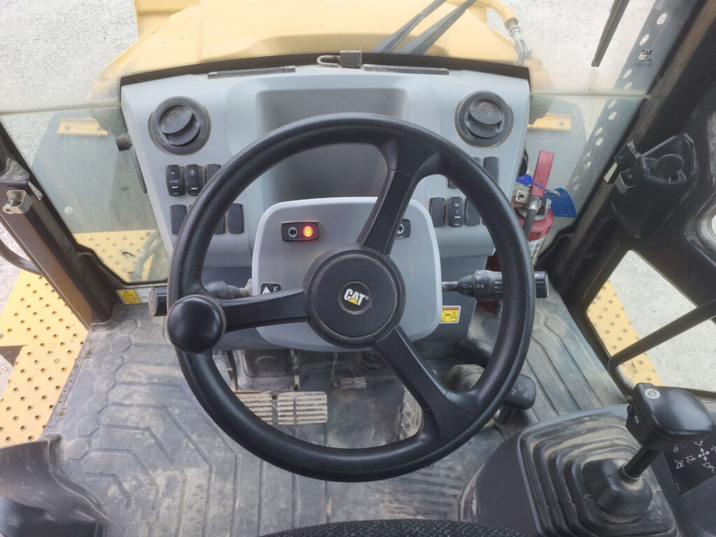 2018 Caterpillar 420F2