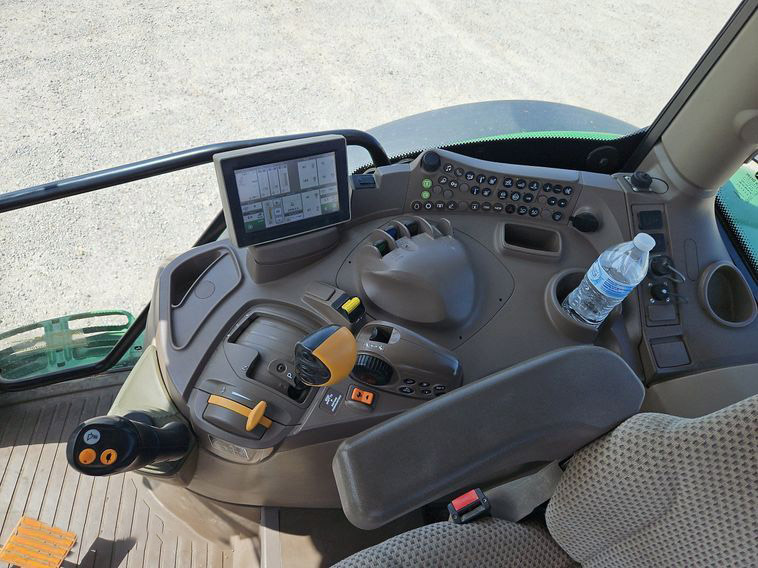 2017 John Deere 6130R