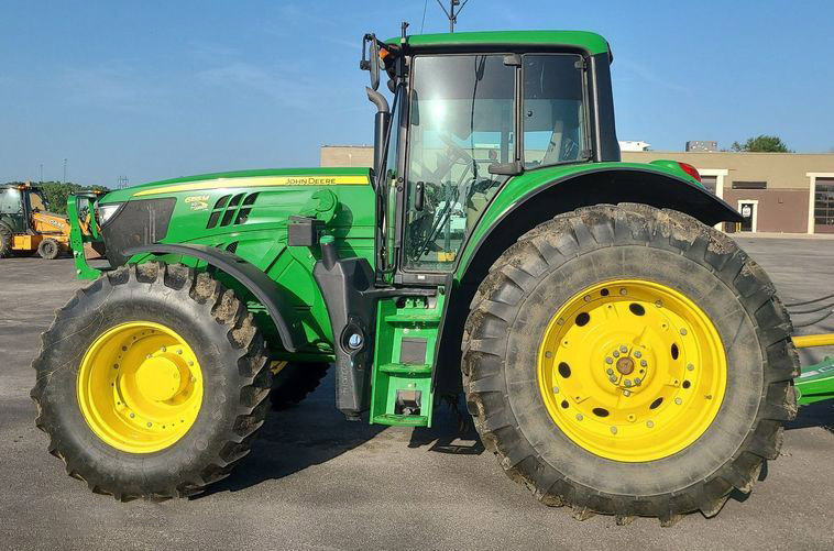 2017 John Deere 6155M